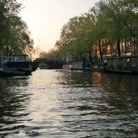 色彩溢れる春のベネルクス（２）アムステルダム・運河の夕景