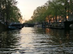 色彩溢れる春のベネルクス（２）アムステルダム・運河の夕景