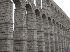 スペイン見聞録１：セゴビアの水道橋に立ちすくむ