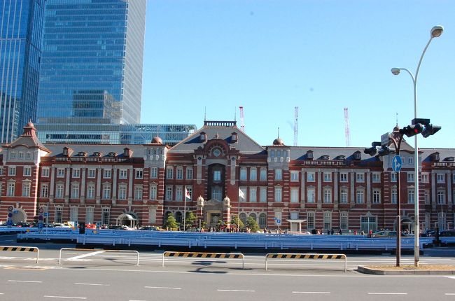 横浜に行く用事があり、ちょうど日曜日だったので中華街に近い、老舗のホテル・ニュ−グランドに宿泊、翌日は１０月１日に復元工事が完了した東京駅を見学してきました。