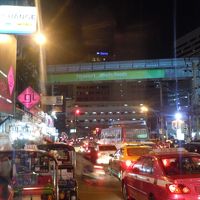Bangkok＆Pattaｙａ　（1）　夜　Ｎana到着