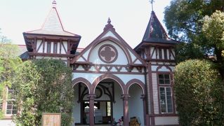 重文・旧制土浦中学校はピンクの校舎。ダンナの出身校で、レトロ見学