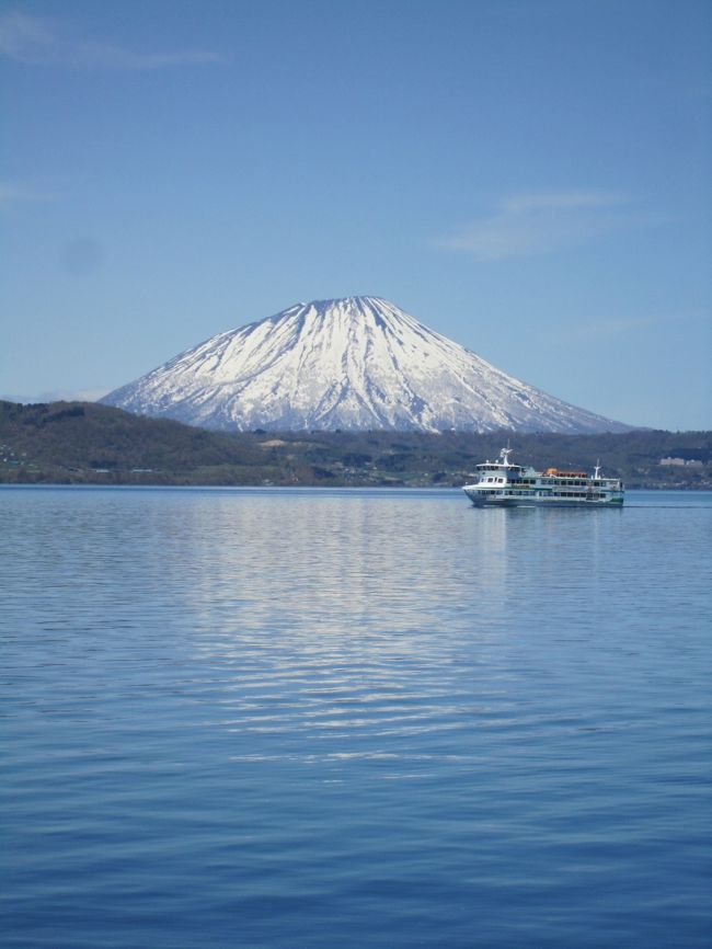 2年前の5月17日にはすでに満開に近かったのに、今年は23日になってもまだ蕾。。。<br /><br />どこもかしこも、開花は遅れている北海道の春の花。<br /><br />予定が狂っちゃうな〜！<br /><br />今回の梅旅行も、本当は16日の予定だったが、急遽1週間遅らせた。<br />にもかかわらず、まだ蕾とは・・・（●´･△･｀）はぁ〜 <br /><br />今回は2度目のハルちゃんと「洞爺サンパレス」宿泊と洞爺湖散策です♪<br /><br />二日分一気に！　見てね .:*．゜☆(●´∀｀●)ﾆｺ．゜☆.。.:*．゜ 