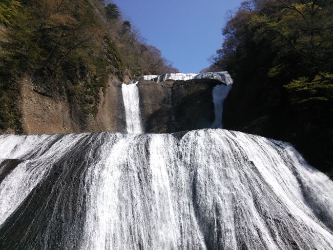 茨城県大子町へ　一泊二日の旅<br />メインは袋田の滝！<br /><br />お宿は、「思い出浪漫館」<br /><br />袋田の滝へは、徒歩で入るトンネルに入って（有料）<br />下からの眺めと<br />エレベーターで上って　上からの眺めが堪能できます。<br /><br />横にワイドな滝でダイナミックでした♪