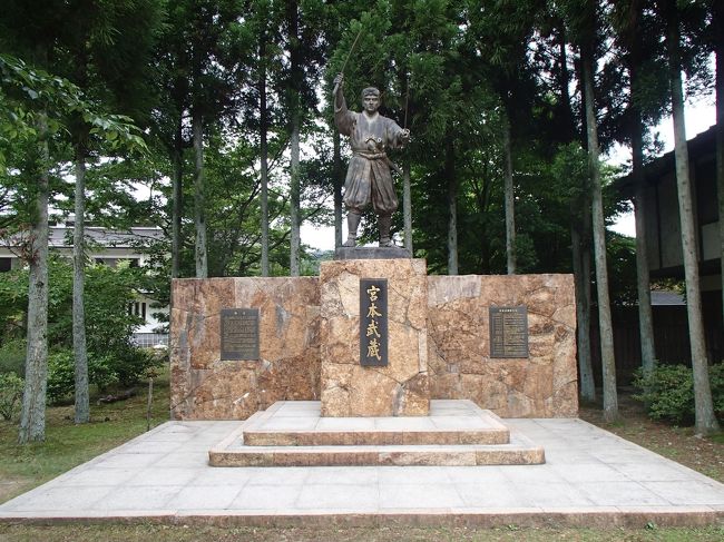 宮本武蔵生誕地に行ってきました。行は、智頭急行智頭線の宮本武蔵駅で降りて、帰りは、自転車で帰ってきました。