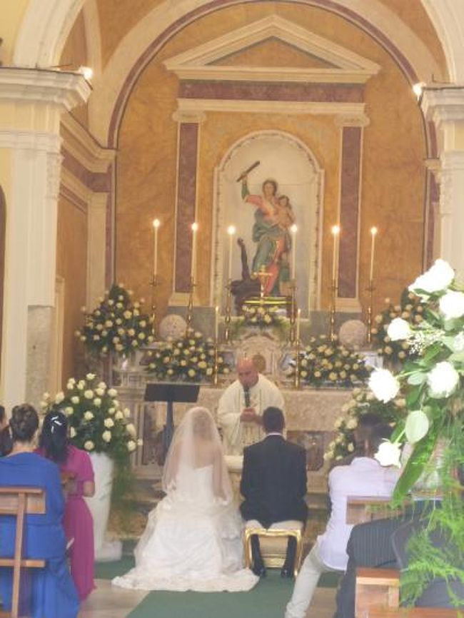 初夏の優雅なバカンス　ナポリのイスキア島♪　Ｖｏｌ２６（第４日目昼）　☆イスキア島フォリオ：「Santa Maria Soccorso」の教会と周囲の絶景♪それが結婚式場！