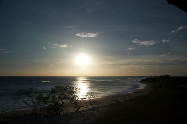 コスタリカの北部リベリアから約１時間太平洋側にバスで移動して、JW Marriott Guanacaste Resort &amp; Spaを訪れました。この地では、ホテル内のプールでのんびりするとともに、ジップラインという綱渡り、ゴルフ、スキューバダイビング、そしてバロ・ベルデ国立公園のボートツアーと盛りだくさんな活動をしました。<br /><br />コスタリカは３度目ですが、過去２回は、サンホセで仕事でしたので、今回初めてリゾート地を満喫することができました。