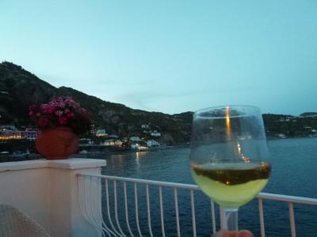 初夏の優雅なバカンス　ナポリのイスキア島♪　Ｖｏｌ４１（第６日目夜）　☆イスキア島サンタンジェロ：「Hotel Miramare Sea Resort」のレストランでディナー♪