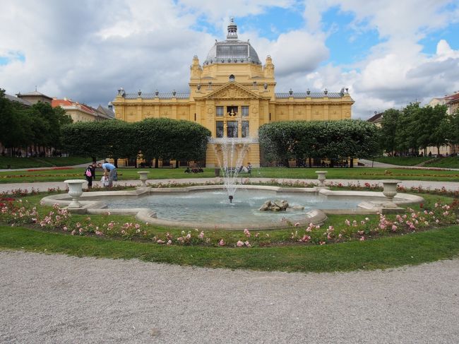 クロアチアはザグレブ・ドブロブニク、イタリアは南の都市マテーラ・アルベロベッロ・ナポリ・ローマへ旅行してきました♪<br />今回も個人旅行で自分で手配！有給４日！<br />自分で言うのも何ですが、、なかなかの良いルートだった気がします(^^)/<br />ザグレブＩＮ・ローマＯＵＴ☆<br /><br /><br />まずは、最初の到着地ザグレブです！<br />街全体がとても可愛らしくて、歩きやすい首都でした☆<br />