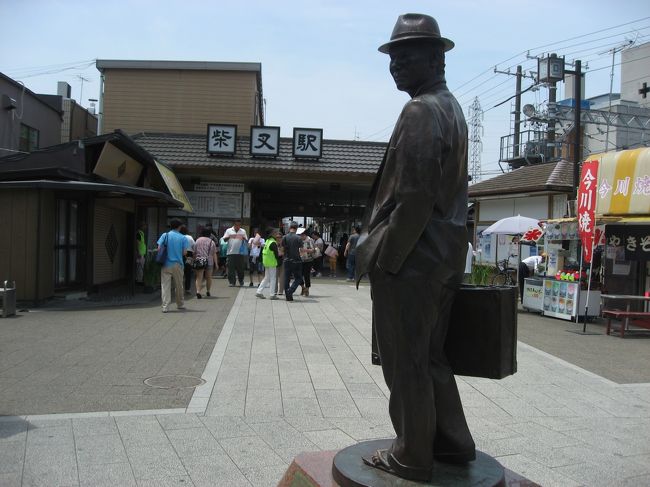 堀切菖蒲園の菖蒲が見頃になったようなので柴又や水元公園もあわせて散策してきました。<br />旅行記の２は柴又へ移動から金町に移動までです。<br /><br />★散策ルート<br />堀切菖蒲園（菖蒲）→堀切水辺公園（菖蒲＆スカイツリー）→柴又へ移動→高木屋老舗（草だんご）→とらや（ラーメン）→柴又帝釈天（彫刻ギャラリー＆庭園含む）→山本亭→寅さん記念館→山田洋次ミュージアム→矢切の渡し→とらや（草だんご）→金町に移動→水元公園（菖蒲）→しばられ地蔵→柴又に移動→川千家（うな重）→柴又帝釈天→駒込駅で５０周年記念緑の山手線に遭遇