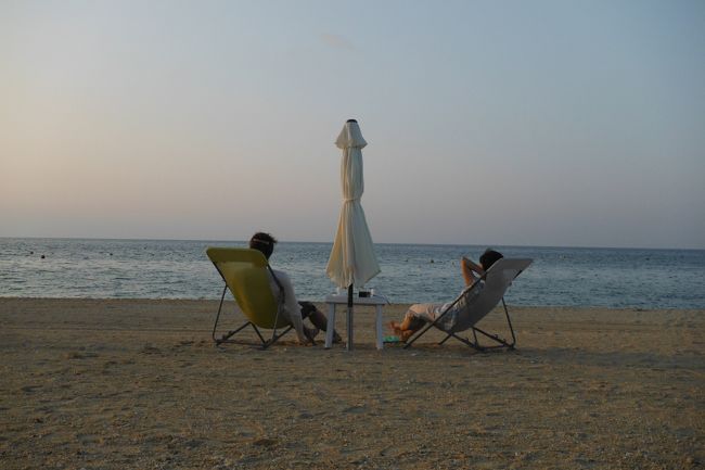 <br />この度「星野リゾートで見つける 夏の家族旅行　宿泊体験レポーター大募集」に当選し沖縄は八重山諸島、小浜島にあるリゾナーレ小浜島に宿泊することができましたヾ(*ﾟ∀ﾟ*)ﾉ♪<br /><br />今回は私と、小学校の時からの親友と２人で過ごしたリゾナーレ小浜島での１泊２日を綴って行きたいと思います！<br /><br /><br /><br /><br /><br /><br />《　写真：リゾナーレ小浜島で朝焼けCafeを楽しむ私と親友　》