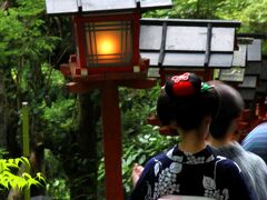 京都　貴船神社　七夕飾りライトアップ～貴船川　川床　川沿いの道を歩いて