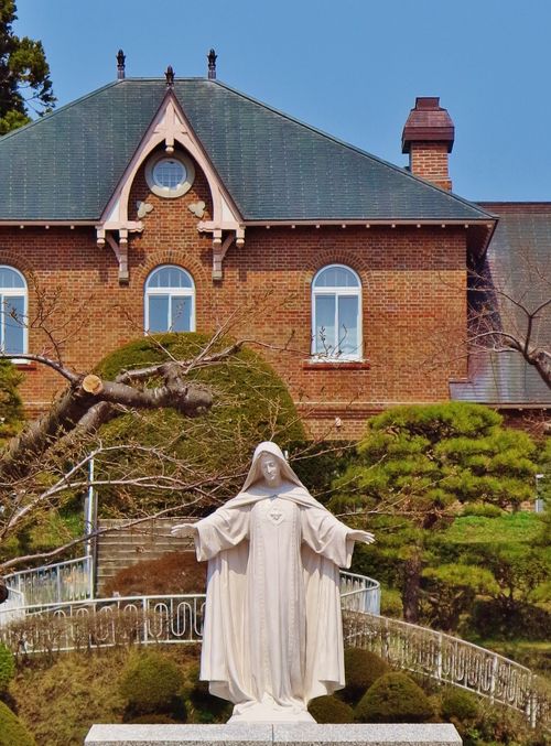 天使の蝋燭立て（男女の天使）【北海道は、函館市のトラピスト修道院にて購入した物】 マダレナ8個 箱入り／函館トラピスチヌ修道院 天使園