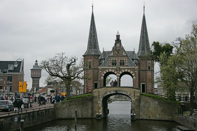 ２週間の旅の大部分はホスト夫妻の家を拠点にして、<br />オランダ北西部フリースラント地方をブラブラと、、<br />最終部分の２泊３日で、アムステルダム中心部の街歩き。