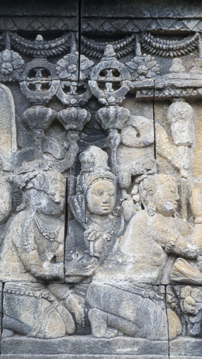PARIWISATA JOGJA（15）世界遺産の仏教遺跡のボロブドゥールの仏伝図の方広大荘厳経を絵巻物のようなレリーフで確かめる。