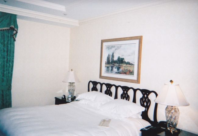 アルバムを整理してたら、なつかしの大阪旅行の写真がありましたので掲載させていただきます。<br /><br />2度目のリッツ・カールトンは、大阪にて。<br />ザ・リッツカールトン大阪に宿泊!!<br /><br />ザ・リッツカールトン大阪<br />http://ritz-carlton.co.jp/index.html<br /><br />エグゼグティブスイート<br />http://ritz-carlton.co.jp/stay/accommodation/ex_suite/index.html<br /><br /><br />夕食は、イタリア料理 スプレンディードでしたづつみ。<br /><br />スプレディード<br />http://ritz-carlton.co.jp/restaurant/splendido/index.html<br /><br />美味しい朝食も、スプレンディードでいただきました。<br />メニューは他のホテルと変わりませんが、すべてに満足できました。<br />私の中では、朝食№1です!!<br />スプレンディードの朝食大好きです。<br /><br /><br /><br /><br /><br />