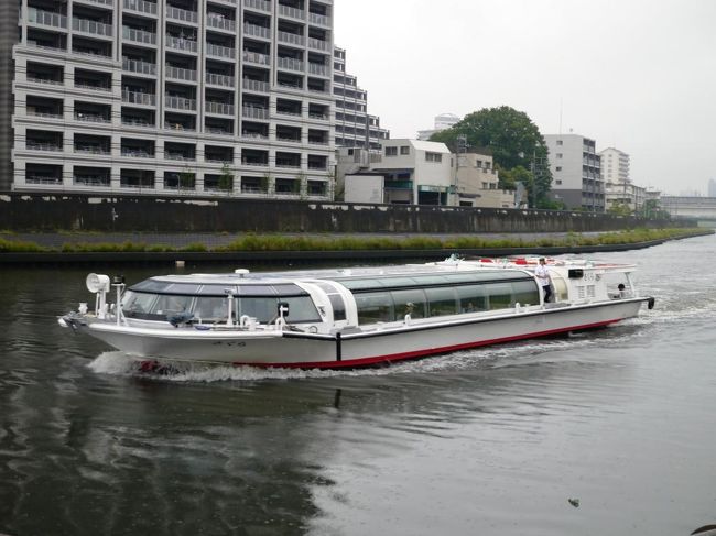 板橋小豆沢から隅田川・東京港から荒川へのクルージング。今回は、板橋小豆沢から両国まで体験してみました。<br />定期的に就航していますが、なかなか日程調整ができず、密かに「幻の定期船」と呼んでいます。小豆沢から乗船できるのも意表をついていて興味深いです。<br />どうぞご覧ください。