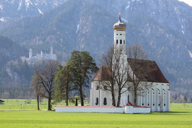 旅行７日目。<br /><br />この日は一旦オーストリアから離れ、ドイツへとドライブします。<br />目的地はフレスコ画が描かれた家々が並ぶオーバーアマガウ（Oberammergau）とミッテンヴァルト(Mittenwald)。<br />最初寄る予定ではなかった世界遺産「ノイシュバンシュタイン城」と「ヴィース教会」を再び訪れました。<br />まさかここに再び来ることが出来るとは、１０年前の私には想像できませんでした。<br /><br />━━━━━━━２６日行程━━━━━━━<br />６：３０　　ホテルで朝食<br />７：３０　　ホテルを出発<br />１１：１０　ノイシュバンシュタイン城付近に到着＆周辺散策（約３０分）<br />１２：００　ヴィース教会（約２０分）<br />１３：００　オーバーアマガウ到着（約２時間）<br />　　△この旅行記ではここまでを載せます。<br /><br />１６：１０　ミッテンヴァルト到着＆泊<br />━━━━━━━━━━━━━━━━━━━━