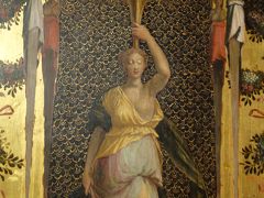 フェッラーラ。Palazzo Ducale Estense の特別室 The Duchesses' Camerino に入る。絢爛豪華。