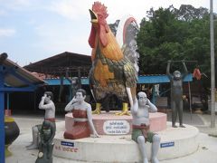 2013 タイ ワット・ガイ 「鶏寺」なのに鶏は見えずに猿がいるミニ地獄付寺院