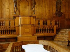 旧ボローニャ大学の解剖室。西洋の学問とキリスト教のつながりを感じる。
