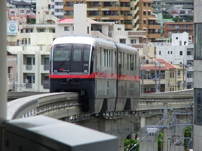 那覇の場合は朝の通勤時間は空港方面へ向かっての渋滞が起こりますので、これに絡んでしまうと時間が読めません。<br />ゆいレールば時間通りに到着しますので便利です　　但し、金額は割高です。