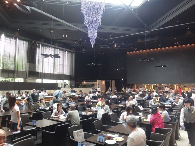 ザ・プリンス さくらタワー東京宿泊記 ② 東京タワー&東京スカイツリーが見えるお部屋に宿泊しました。<br /><br />【リラクゼーションフロア】にはサウナ&ジャグジー、ジムがあります。<br /><br />『グランドプリンスホテル高輪』、『ザ・プリンス さくらタワー東京』<br /><br />『グランドプリンスホテル新高輪』の日本庭園を散策。<br /><br />歴史的建造物【貴賓館】<br /><br />『品川プリンスホテル』の【ハプナ】へ行きました。ビュッフェの写真。