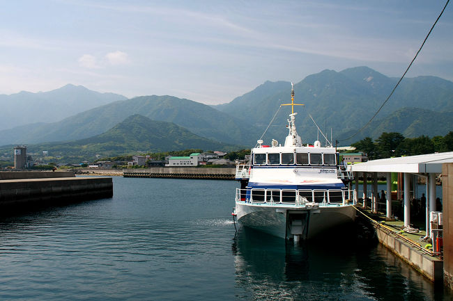 3日間の屋久島滞在も今日が最終日、しかも帰りは11時50分に屋久島空港を出発する伊丹空港への直行便を取ってあるので実質朝のうちしか自由に動ける時間はありません。まだ行けていないところもあり、非常に名残惜しいですがまた来ればいいですからね。それまでのお楽しみということにして・・・