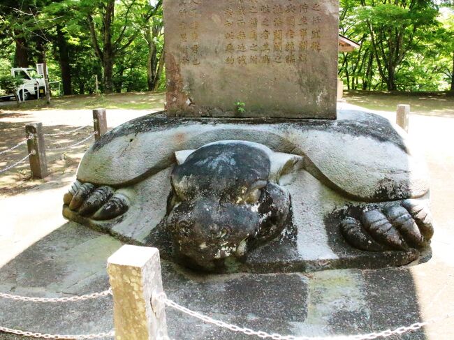 以前、岩木山のふもと高照神社を参拝した時に初めて存在を知った吉川神道。<br /><br />同じくその強い影響下に創建された神社が、福島県にも鎮座していることを知り、いつかは直接参拝に訪れたいと機会をうかがっていました。<br /><br />そして最近になって本格的に日本思想史の勉強を始めたところ、吉川神道への理解を深める必要性を感じることになったため、日帰りで福島を目指すことにしたのでした。