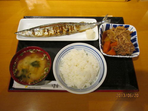 まいどおおきに食堂（中山公園食堂）は美味しさにこだわった食堂です。ご飯も「こしひかり」を使用し、毎日精米したてを店頭の釜で焚いてあつあつの焚きたてご飯を食べさせてくれます。味噌汁も熟成にこだわった味噌を使用しています。焼魚も厳選された材料で注文を受けてから焼き始め、焼き立てを席に届けてくれます。焼魚は何と言っても焼き立てでなければ成りません。玉子焼も同様あつあつふわふわの焼きたてが食べられます。肉じゃが、餃子、ころっけ私の好きな物が並んでいます。これだけの美味さの物を日本で食べた事があっただろうか？値段も他の日本食から比べたら手頃です。これなら味にうるさい上海人にきっと受ける事間違いありません。<br />