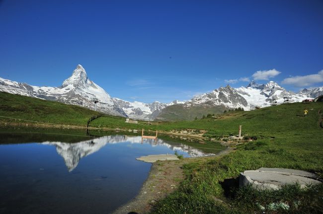 スイス花とハイキングの旅・ブラウヘルトースネガ湖巡り速報です。帰国後さらに修正します。<br />今まで一番楽しかったハイキングの一つです。<br />いろいろな湖を巡り、天気も良く、楽しかったです。<br />日本人の団体にも何組も会いました。<br />湖に映る山々に興奮しました。<br />前日道を間違え、ブラウヘルトースネガを山コースで歩きました。<br />今回は間違えないように初めて本気で標識を確認しながら歩きました。<br />コースNoがあり解りやすかったです。