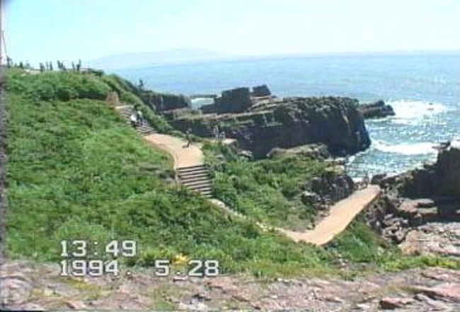 27日朝早く出発、東名高速→関が原から北陸道→敦賀で1泊翌日河野海岸道に入る、海岸を眺めながら呼鳥門をくぐる、元は岩だけだったが、岩の門の下にコンクリートの落下防止が付いていた、海岸の景色良い！後鉾島を見る、良い景色！後かなり走って東尋坊に着く、陸からと遊覧船からとビデオ撮り、後越前松島を見る、それから加賀ICに行き高速道で帰る、やはり一人旅、でも走ってると楽しい！