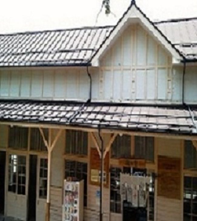 長野電鉄の旧湯田中温泉駅で、重要文化財です。