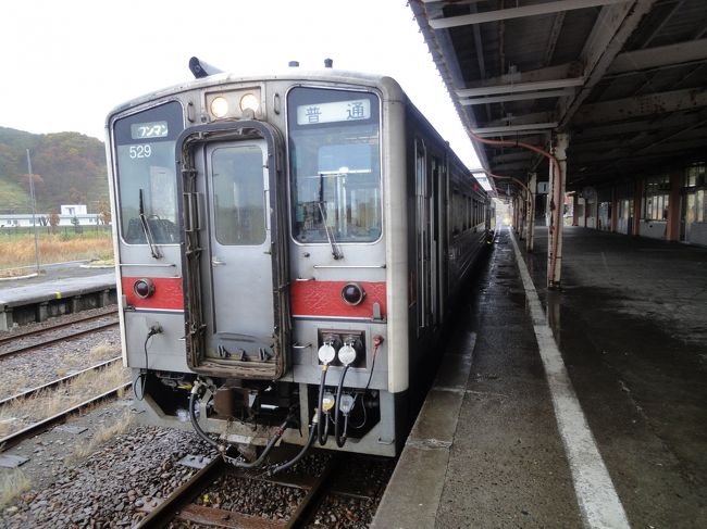 コロプラの乗り物コロカ旅(いわゆる駅を巡るスタンプラリー)のつづきをしに北海道にいかなきゃと思ってたら、LCCで安いチケットを発見。<br />たまにはLCCに乗ってみるのもいいかと思って購入しました。<br />帰りはフェリーでのんびりと。<br />修行以外で北海道にいくのなんて何年ぶりだろうか。<br /><br />●旅程<br />11月1日：東京→成田→千歳→札幌<br /><br />11月2日：札幌→留萌→滝川→富良野→旭川<br /><br />11月3日：旭川→札幌→室蘭→苫小牧→(フェリー)<br /><br />11月4日：(フェリー)→大洗→水戸→東京