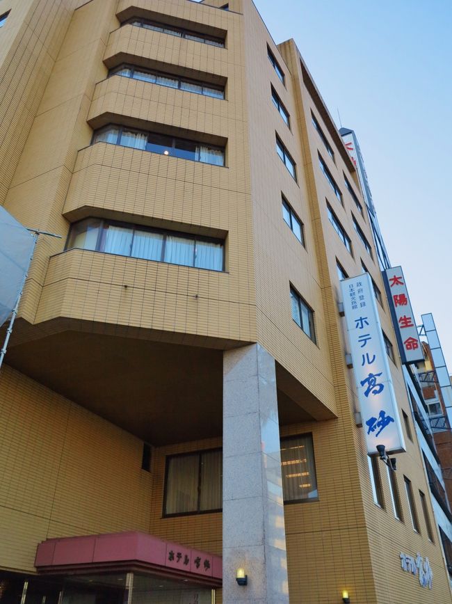 高知市の中心に位置し、高知駅より3分の宿、ホテル高砂ははりまや橋・日曜市は徒歩 5分と観光商用に大変便利です。土佐の郷土料理「皿鉢(さわち)料理」を堪能できる ホテルです。ホテル 高砂については・・http://www.h-takasago.co.jp/高知市の観光については・・http://www.welcome-kochi.jp/http://www.city.kochi.kochi.jp/kanko/〜〜※〜※〜※〜※〜※〜※〜※〜※〜※〜※〜※5月24日 2日目道後温泉-【移動約30分】-内子・30【白壁の町並みを散策】-【移動約40分】-宇和島・20【真珠店】-【移動約120分】-四万十川・50【沈下橋を散策/〔舟下りは別料金1,800円〕】-【移動約90分】-窪川・15-【移動約90分】-高知(泊) (クラブトーリズム、32,140円、1名1室)5月25日 3日目高知-【移動約40分】-桂浜・30【坂本龍馬像】-【移動約40分】-「龍馬伝」幕末志士社中・30【ドラマ「龍馬伝」の龍馬の生家ロケセットを再現】-【移動約15分】-高知公園・20-【移動約80分-大歩危峡・20---祖谷渓・琵琶の滝・30【かずら橋渡橋】-20--徳島空港--羽田空港