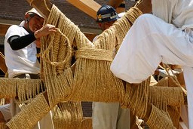 古都の一大イベント、祇園祭の鉾建て見物
