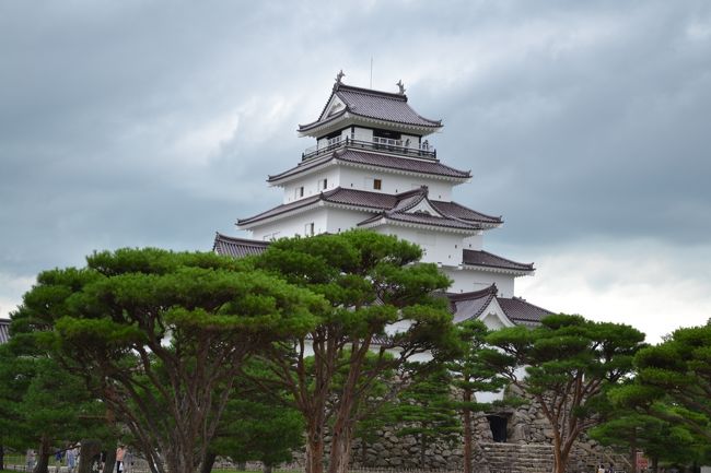 崇高な出羽三山、八重の郷の会津城においでやんす。