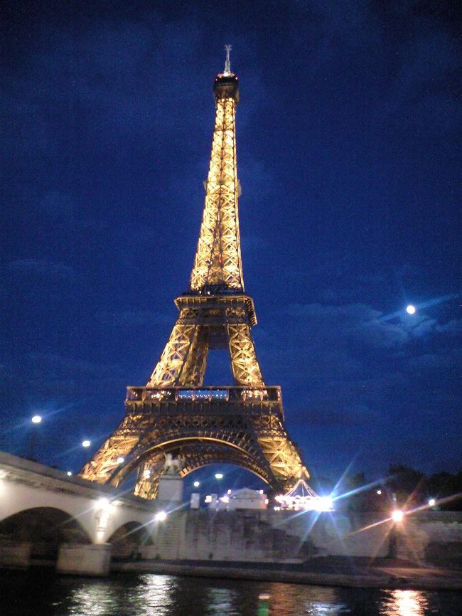ビールの旅だからね、パリとは言っても飲まないと。<br /><br />あとは5回目のパリにして初めて夜景を楽しんだ貴重な一時。セーヌ川クルーズしたよ。<br /><br />感激！