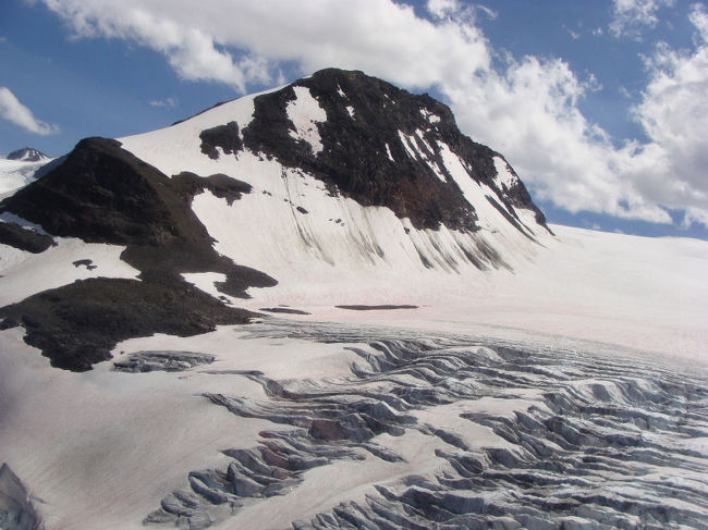 今夏は３年ぶりボビーバーンズへ<br /><br />Summer Adventures<br />http://www.canadianmountainholidays.com/heli-hiking<br /><br /><br /><br /><br />High Flying Adventures in the Bobbie Burns<br />http://www.canadianmountainholidays.com/heli-hiking/trips/high-flying<br /><br /><br />CMH Bobbie Burns Lodge<br />http://www.canadianmountainholidays.com/heli-hiking/lodges/bobbieburns<br /><br /><br />2006年ハイキング旅行記<br />http://4travel.jp/traveler/powderski/album/10172012/<br /><br /><br />http://4travel.jp/traveler/powderski/album/10172104/<br /><br /><br />2010年ハイキング旅行記<br />http://4travel.jp/traveler/powderski/album/10481826/<br /><br /><br />http://4travel.jp/traveler/powderski/album/10482245/