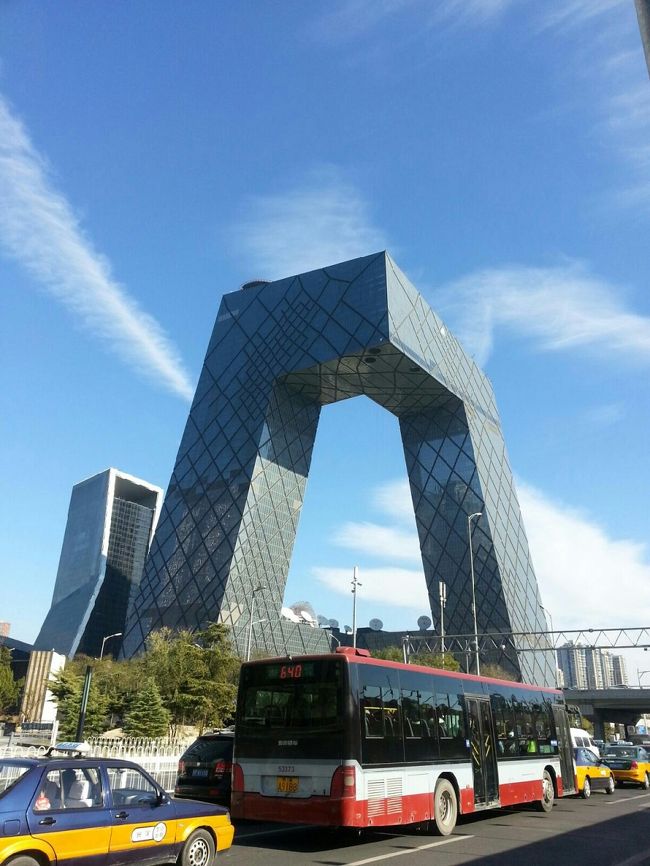 北京といえば、歴史がある街でしょうかね。。。パンダも見れるし、北京ダックも美味しいし。。。何回も来ても堪らないものです。<br /><br />一週間の滞在で、パンダまで見れましたので、一番嬉しいことでした。<br /><br />外人に集まる「三里屯」だったり、中国式「胡同」だったり、あまりにも北京はこういう街ですねって感じした。<br /><br />タクシーに捕まえにくいところが困りました。本番の中華を食べると、全ての不愉快も無くなってました。<br />（ふふふ）<br /><br />いっぱい、いっぱいでした＾＾