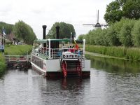 小さな外輪船で運河沿いに ダム Dammeの町へ・・・・・ベルギーオランダ１５日間の旅