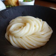 「釜あげうどん 鈴庵」のうどんは超美味。奈良の田舎（失礼）は隅に置けない。