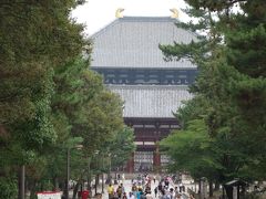東大寺大仏殿。ここに来ると中学の修学旅行を思い出します。懐かしき青春時代。