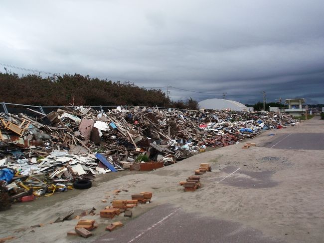 震災から4ヶ月経過した千葉県銚子に近い旭市の被災地の様子です。