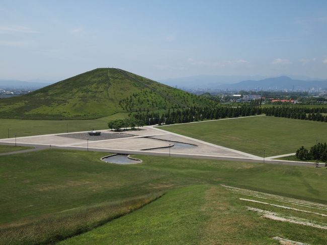 モエレ沼公園、ここはとっても広大です！！<br />遊びに行くのは今回初めてではなかったのですが、今回は自転車を借りてみました☆<br />そしたら、歩くよりも何倍も満喫できるったら･･･！！<br />モエレ行って沢山まわりたいなら、自転車借りるべし！！<br />おすすめルートマップもそこでもらえるので、それも役立ちました(o^o^o) <br /><br />モエレビーチ、プレイマウンテン、噴水、モエレ山･･･<br /><br />疲れたけど、モエレ沼公園を満喫出来ました(*^_^*)