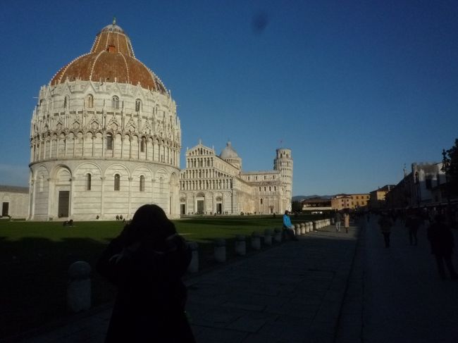 ヨーロッパ卒業旅行その次の都市はイタリア・ピサ。フィレンツェの滞在中にちょこっと行ってきました。目的は世界遺産のあれです！<br />二回目の海外は卒業旅行でヨーロッパに行ってきました！二週間という長い期間の旅行です。たくさんの思い出があるのでそれぞれの国、街ごとに旅行記を記して行きたいと思います！ 