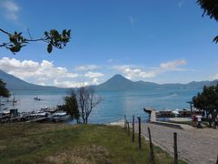 グアテマラのアティトラン湖