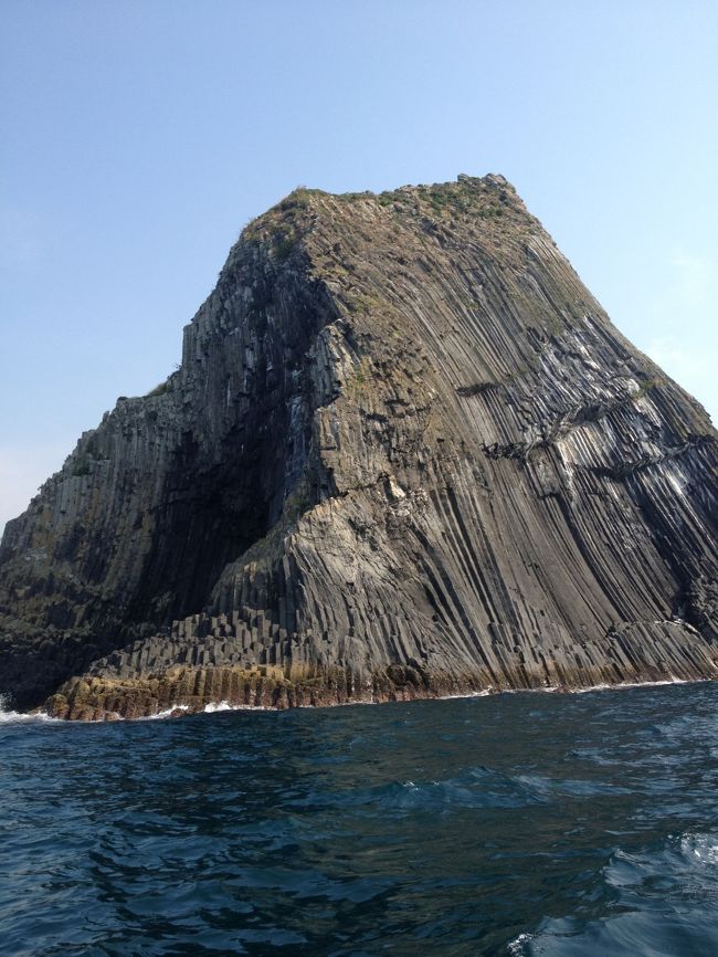 芥屋海水浴場のすぐ近くから、芥屋の大門への遊覧船が出てました。<br />１時間に１本程度の頻度で、２０人乗りなので、夏季は予約したほうがいいかもしれません。<br />７００円の価値はあります。