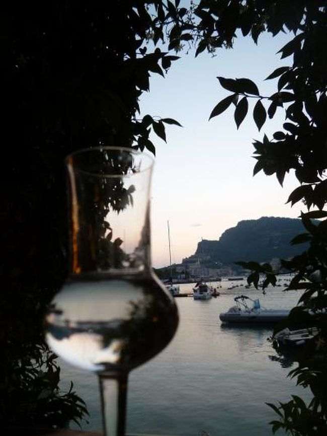 優雅な夏バカンス　イタリア・東リビエラの旅♪　Ｖｏｌ７５（第６日目夜）　☆パルマリア島：オーペルジュ「Locanda Lorena」の素晴らしい夕暮れを眺めながらシーフードディナーを頂く♪