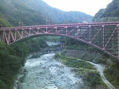 富山　黒部渓谷トロッコ電車と宇奈月温泉と称名の滝